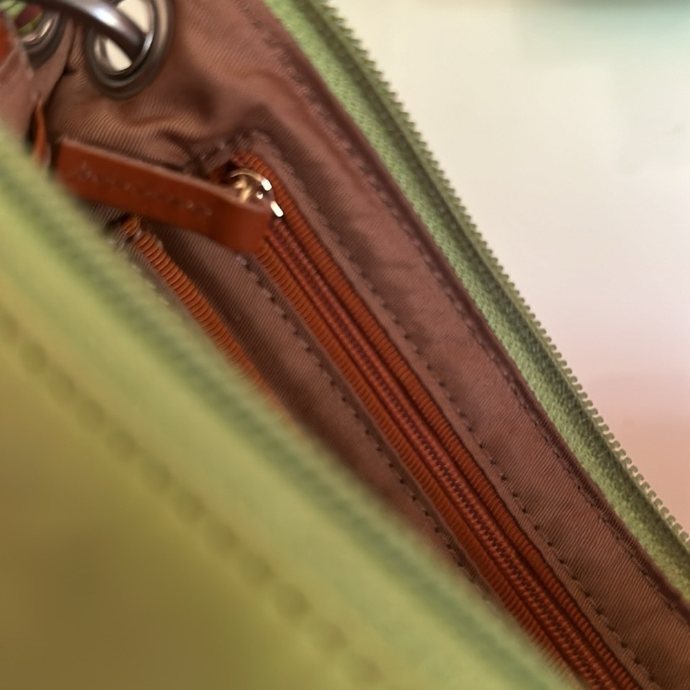 HOBO Vida Wristlet or Clutch Leather Multi-Slot Bag Green Apple Kiwi Color - Picture 11 of 11